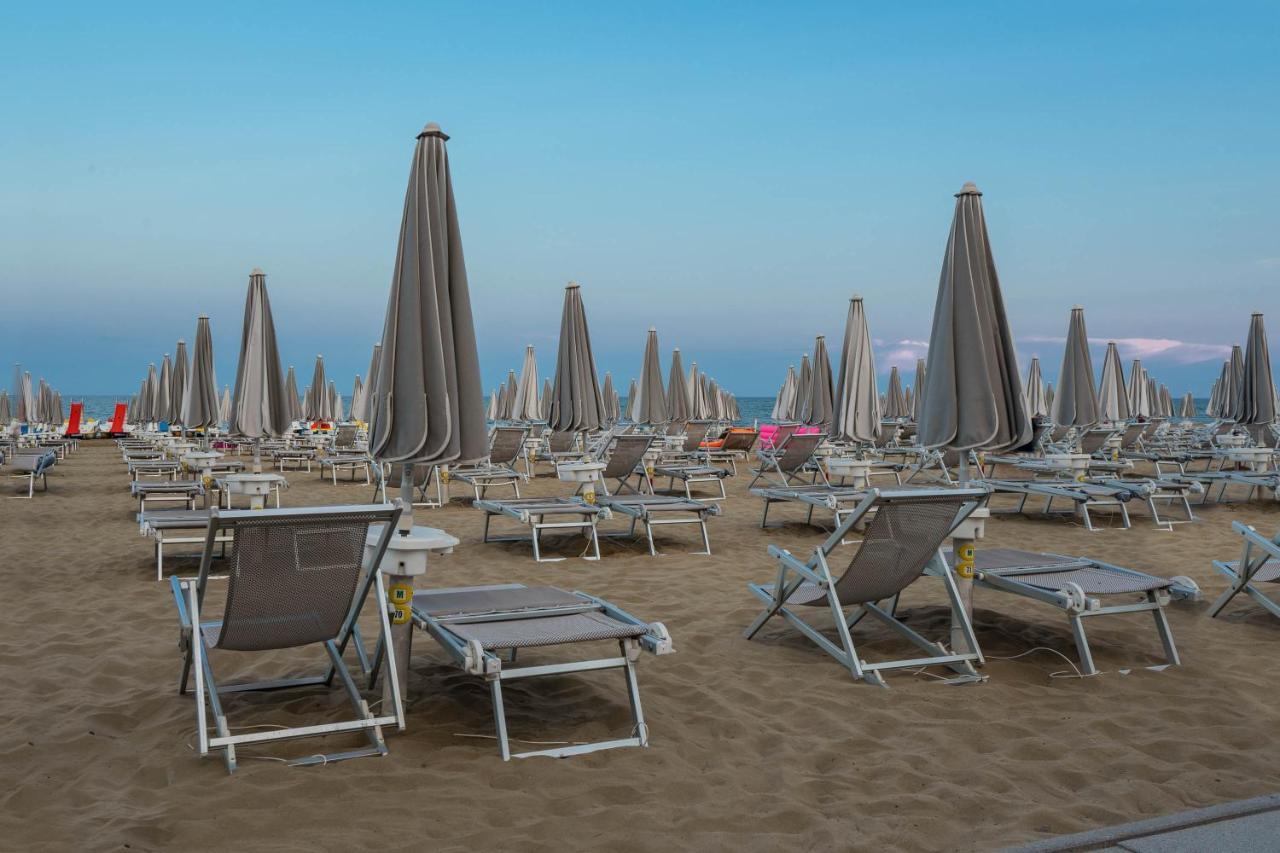 Hotel Delaville Frontemare Lido di Jesolo Exterior photo